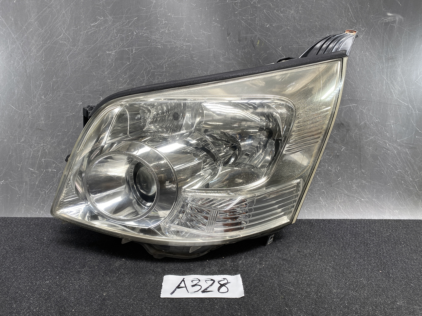 TOYOTA VOXY NOAH ZRR70 ZRR75 HID Headlight KOITO 28-201 Left Side x1