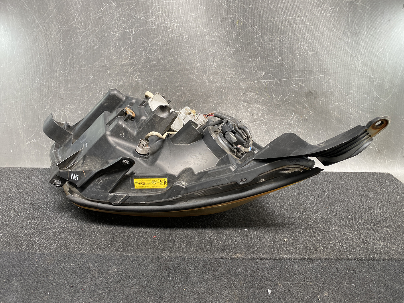 TOYOTA VOXY NOAH ZRR70 ZRR75 HID Headlight KOITO 28-201 Left Side x1 - Image 4