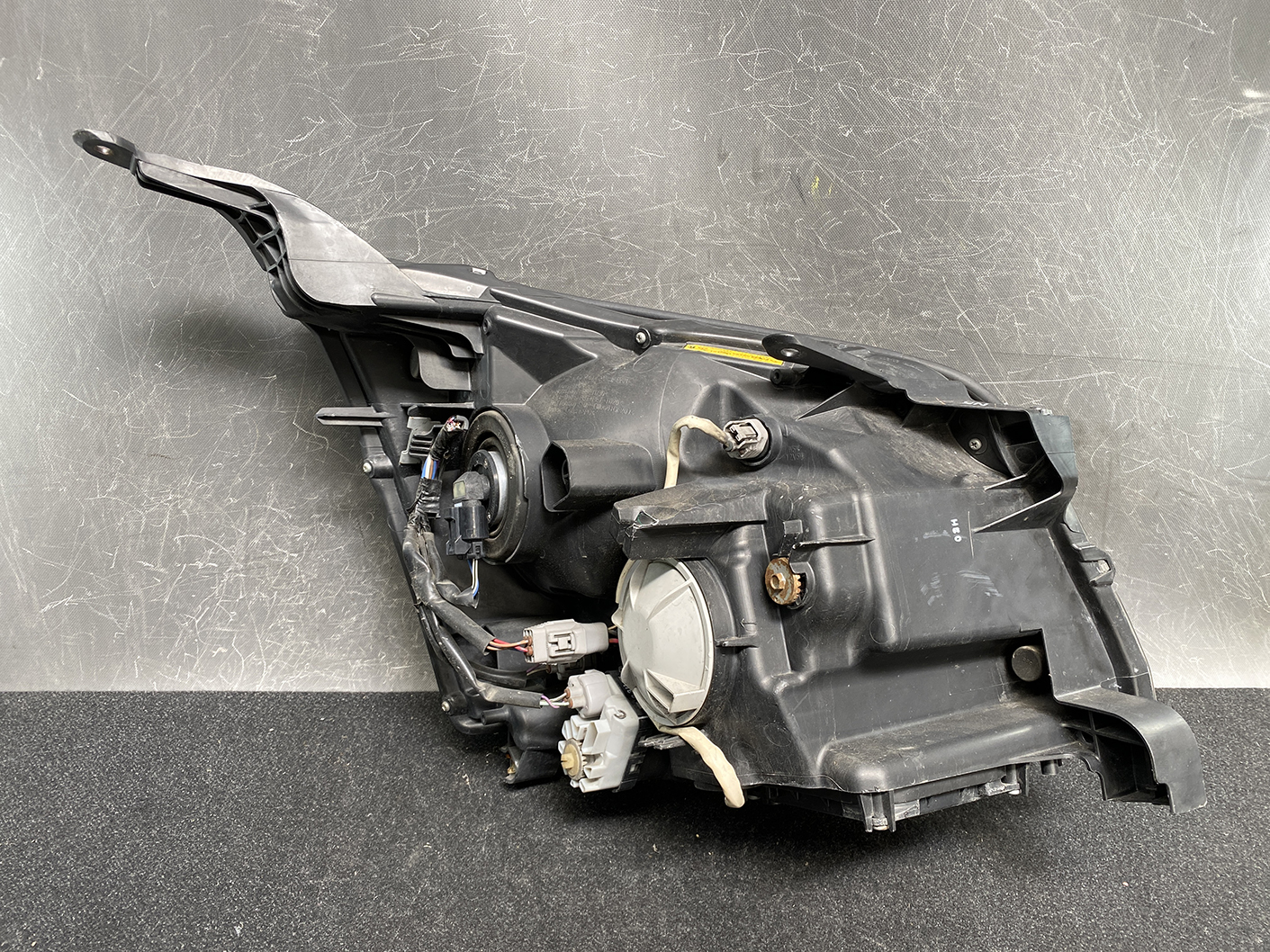 TOYOTA VOXY NOAH ZRR70 ZRR75 HID Headlight KOITO 28-201 Left Side x1 - Image 6