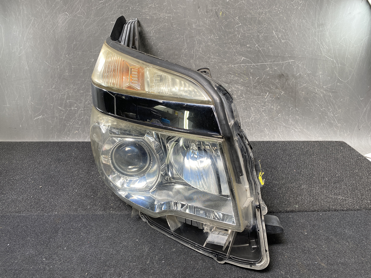 TOYOTA VOXY NOAH ZRR70 ZRR75 Headlight 28-226 Right Side x1 *DAMAGED* - Image 2