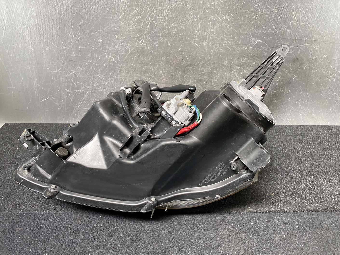 TOYOTA VOXY NOAH ZRR70 ZRR75 Headlight 28-226 Right Side x1 *DAMAGED* - Image 5