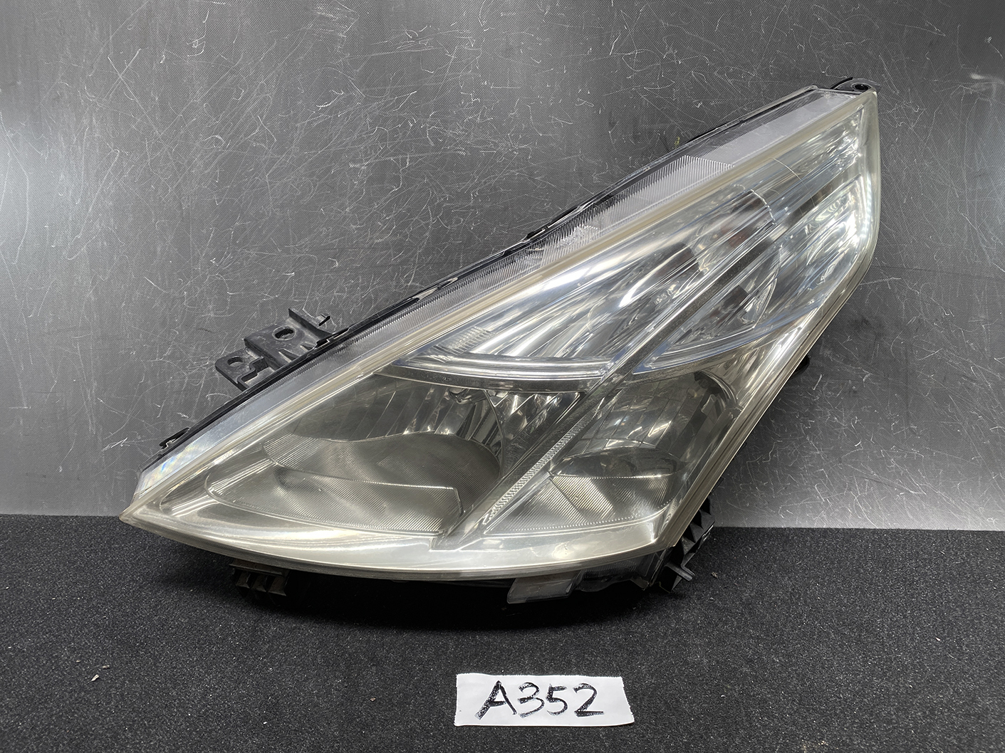 NISSAN TEANA J32 Headlight KOITO 100-63987 Left Side x1 *DAMAGED*