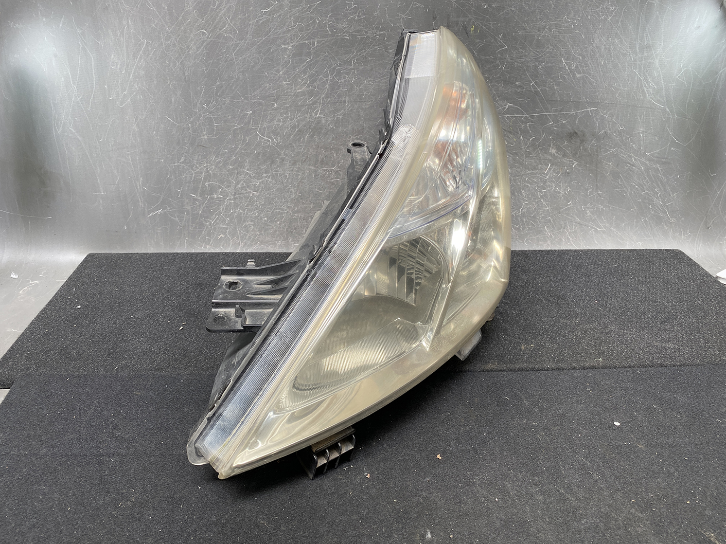 NISSAN TEANA J32 Headlight KOITO 100-63987 Left Side x1 *DAMAGED* - Image 2