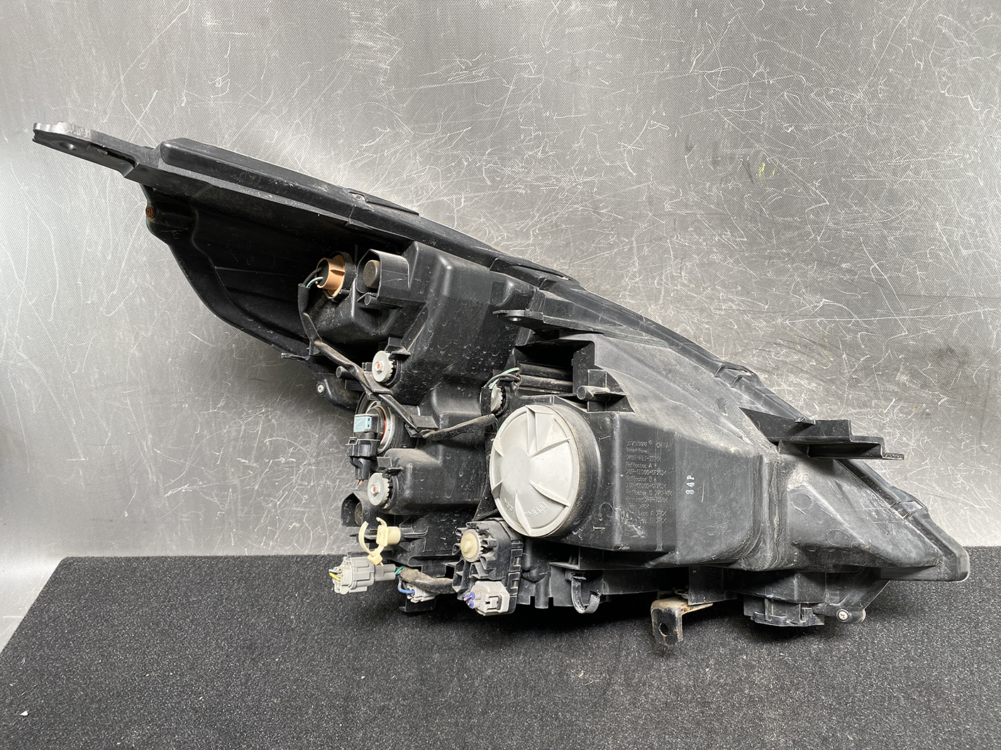 NISSAN TEANA J32 Headlight KOITO 100-63987 Left Side x1 *DAMAGED* - Image 6