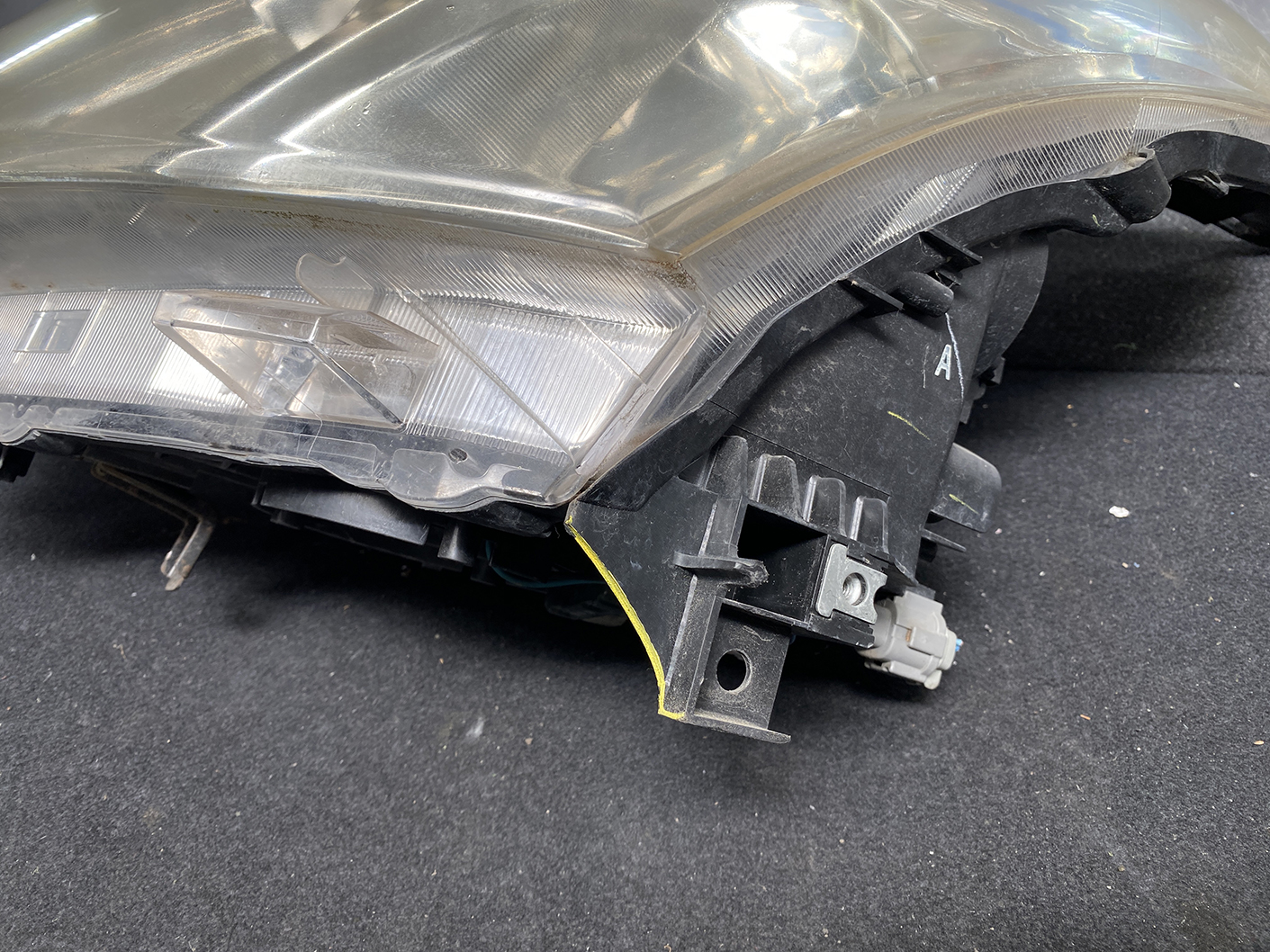 NISSAN TEANA J32 Headlight KOITO 100-63987 Left Side x1 *DAMAGED* - Image 9