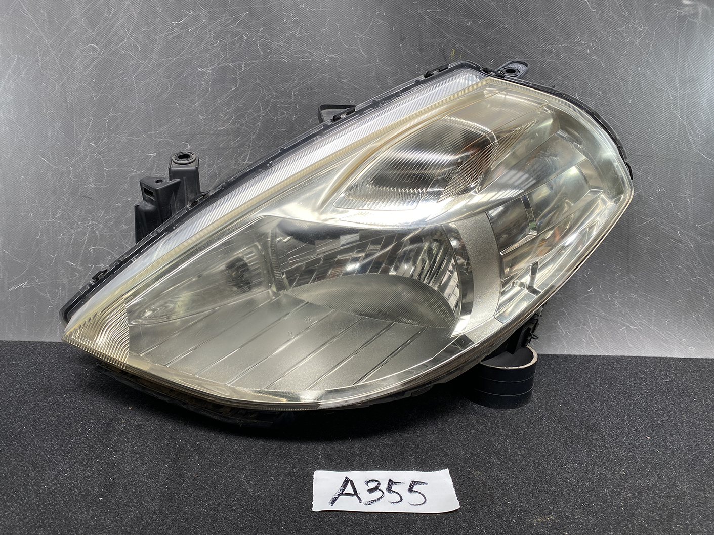 NISSAN TIIDA C11 Headlight P7779 Left Side x1