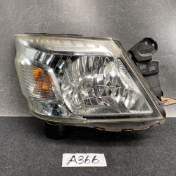 NISSAN URVAN NV350 ISUZU COMO E26 Genuine Headlight H021 Right Side x1