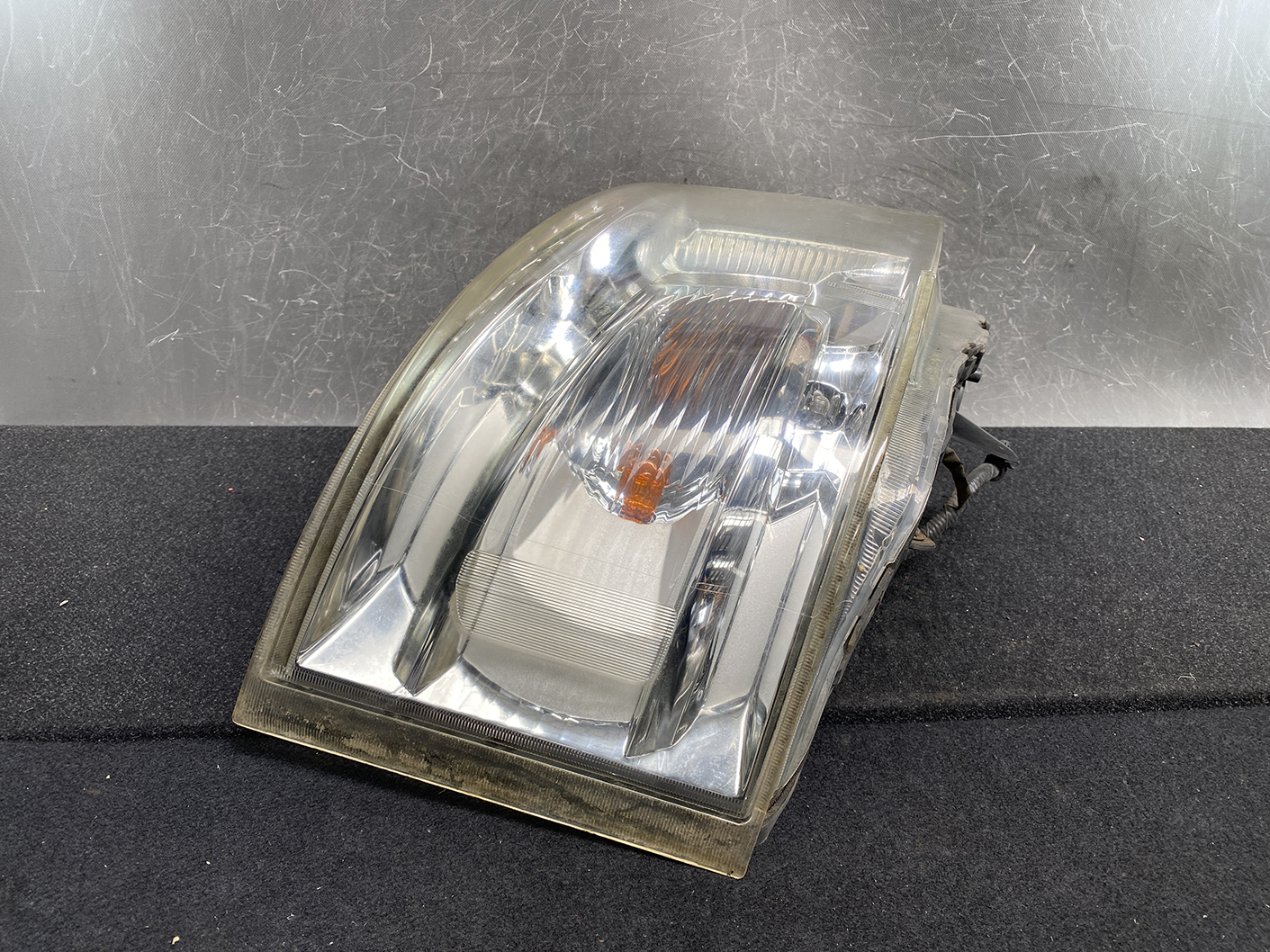 NISSAN URVAN NV350 ISUZU COMO E26 Genuine Headlight H021 Right Side x1 - Image 3