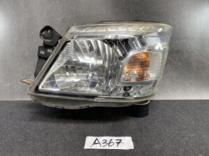 NISSAN URVAN NV350 ISUZU COMO E26 Genuine Headlight H021 Left Side x1