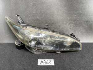 TOYOTA WISH ZGE20 HID Headlight ICHIKOH 68-16 Right Side x1
