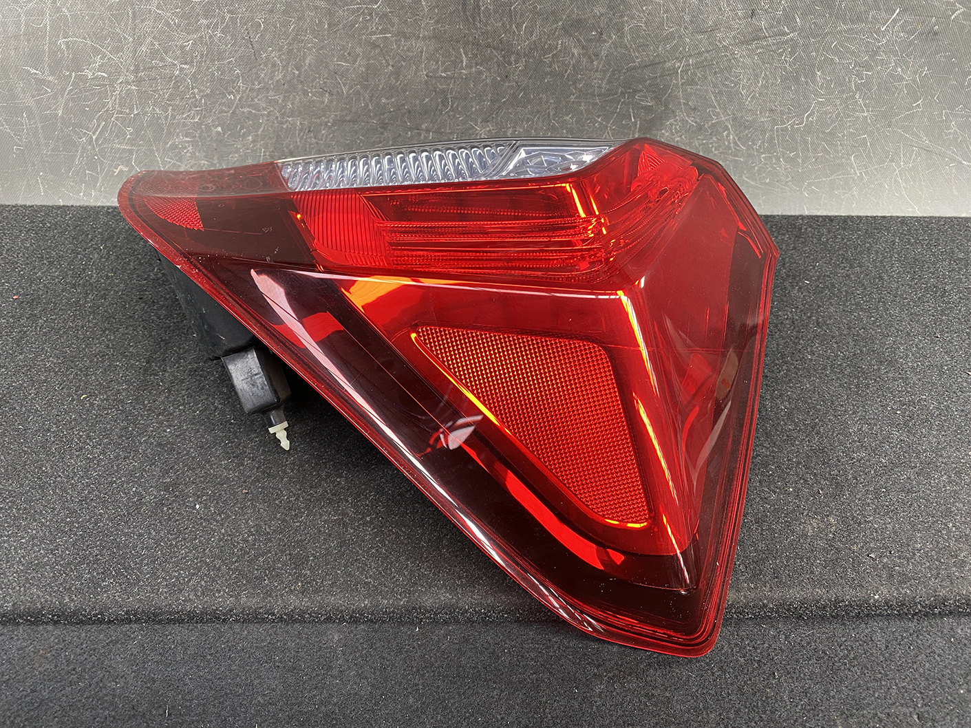 HONDA FIT JAZZ HYBRID Taillight STANLEY W1698 Right Side x1 *DAMAGED* - Image 2