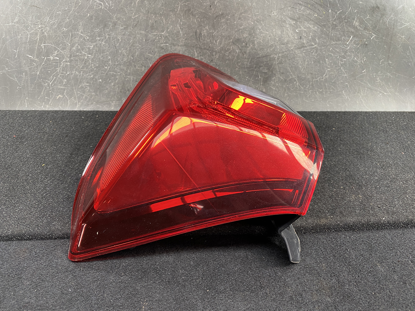 HONDA FIT JAZZ HYBRID Taillight STANLEY W1698 Right Side x1 *DAMAGED* - Image 4