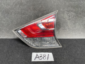 NISSAN X-TRAIL Xtrail T32 Genuine Taillight Inner KOITO 226-17939 Right Side x1