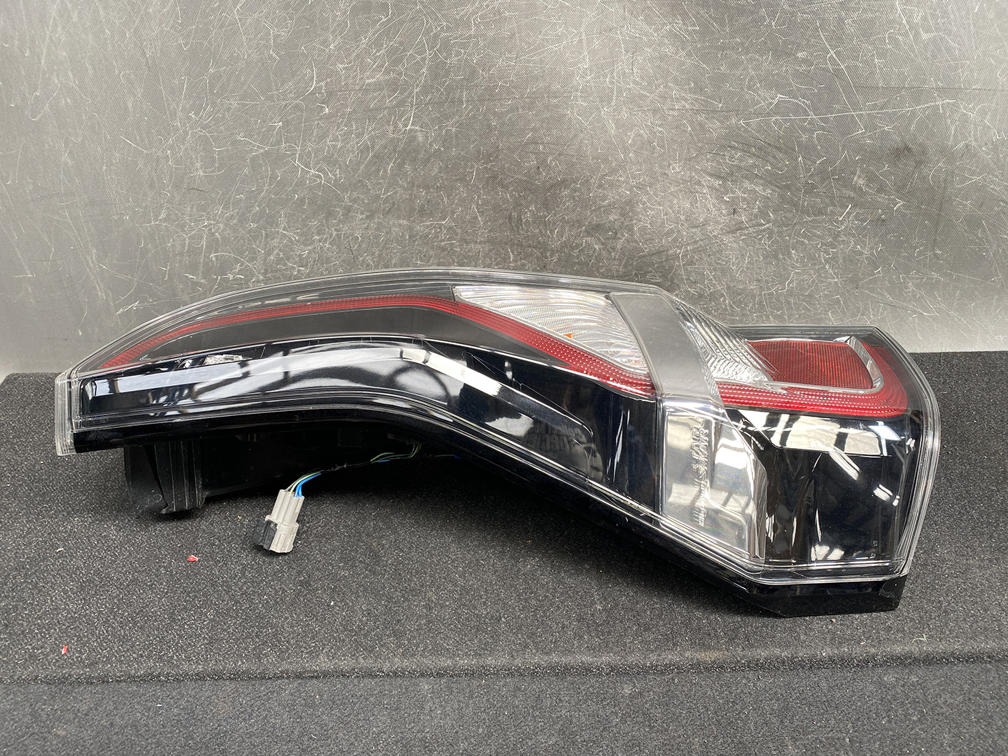 NISSAN SERENA SUZUKI LANDY C27 Taillight 220-23786 Left Side x1 - Image 2