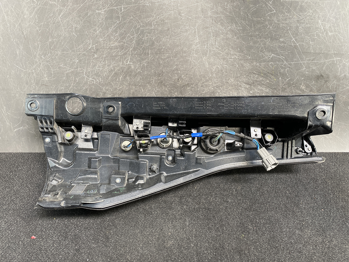 NISSAN SERENA SUZUKI LANDY C27 Taillight 220-23786 Left Side x1 - Image 4