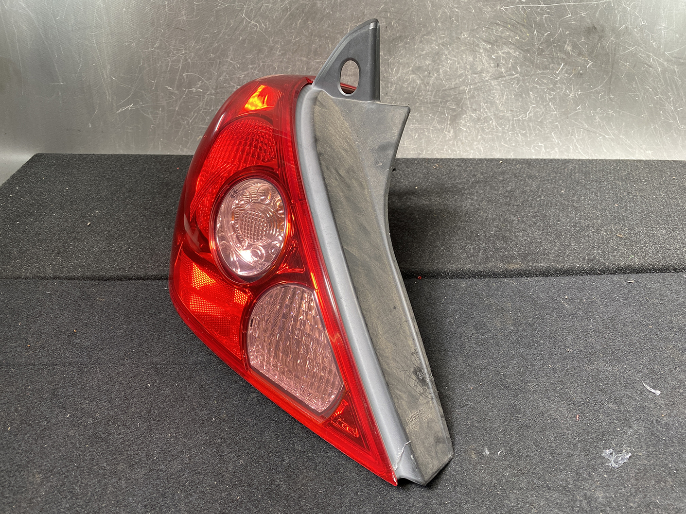 NISSAN TIIDA C11 Genuine Taillight STANLEY P4086 Left Side x1 - Image 2