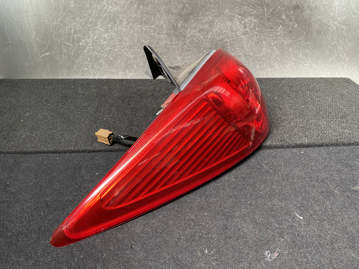 NISSAN TIIDA C11 Genuine Taillight STANLEY P4086 Left Side x1 - Image 3