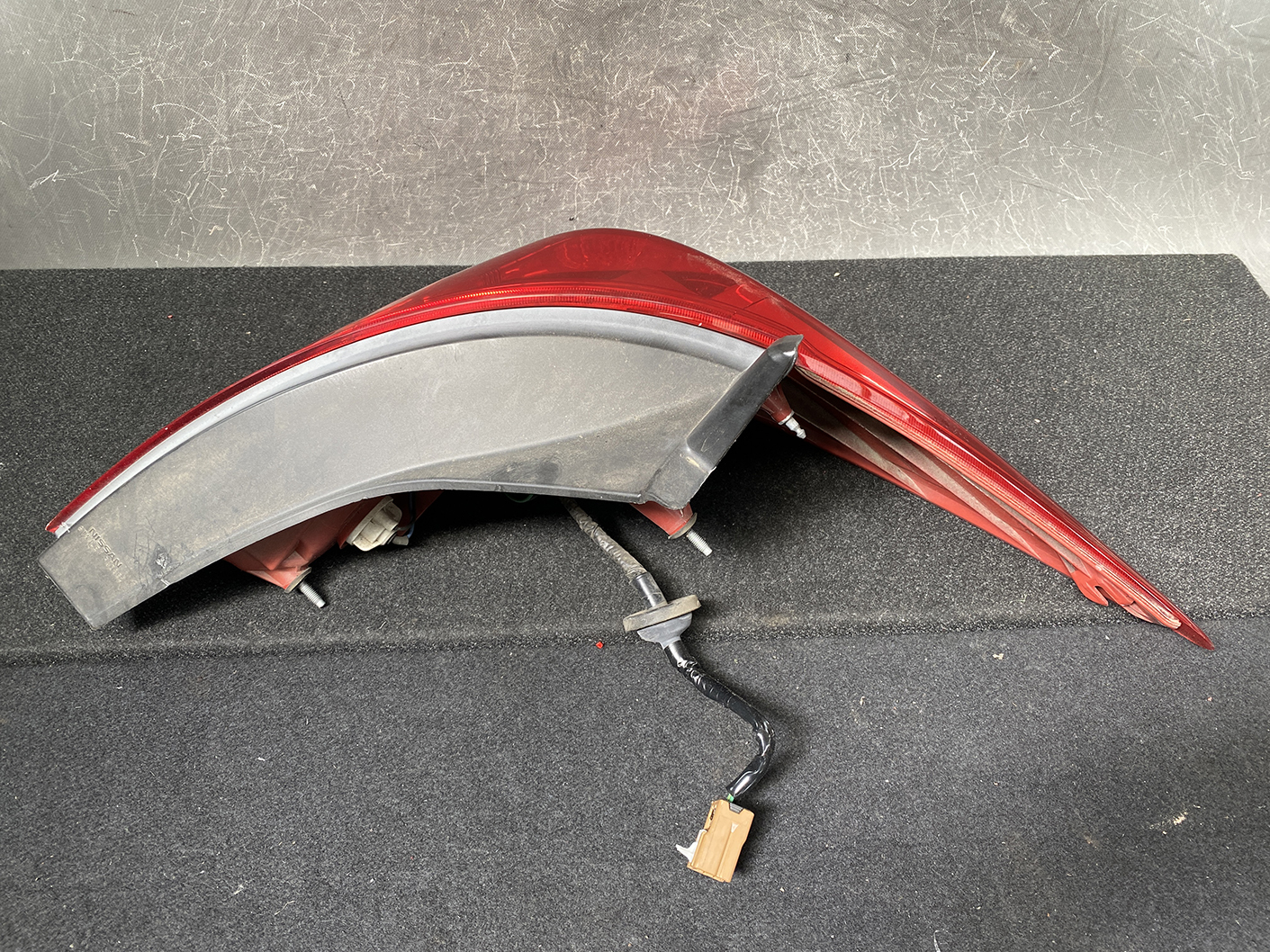 NISSAN TIIDA C11 Genuine Taillight STANLEY P4086 Left Side x1 - Image 4