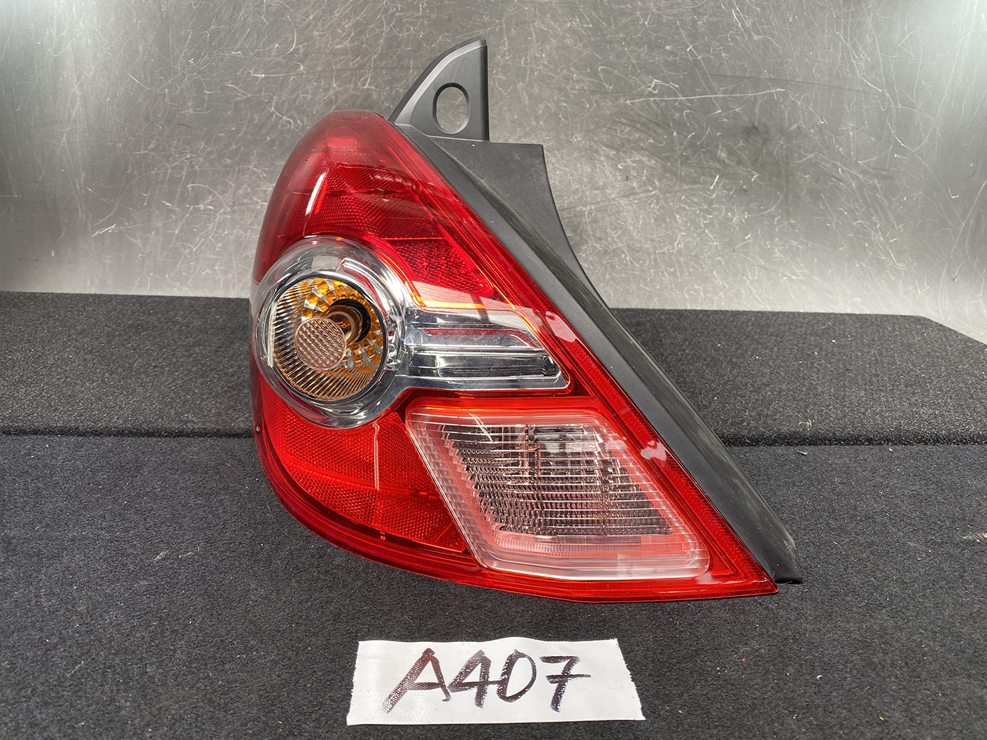 NISSAN TIIDA C11 Taillight STANLEY P7511 Left Side x1