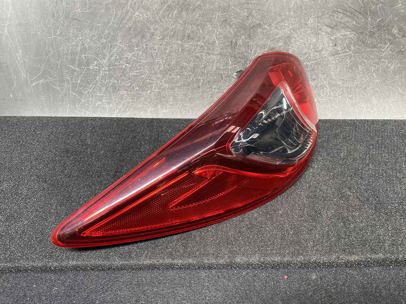 MAZDA CX-5 CX5 KE Taillight STANLEY W0429 Left Side x1 *DAMAGED* - Image 3