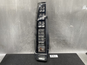TOYOTA VOXY ZRR80 ZRR85 Taillight 28-232 Left Side x1