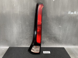NISSAN SERENA SUZUKI LANDY C25 Taillight ICHIKOH D008 Left Side x1