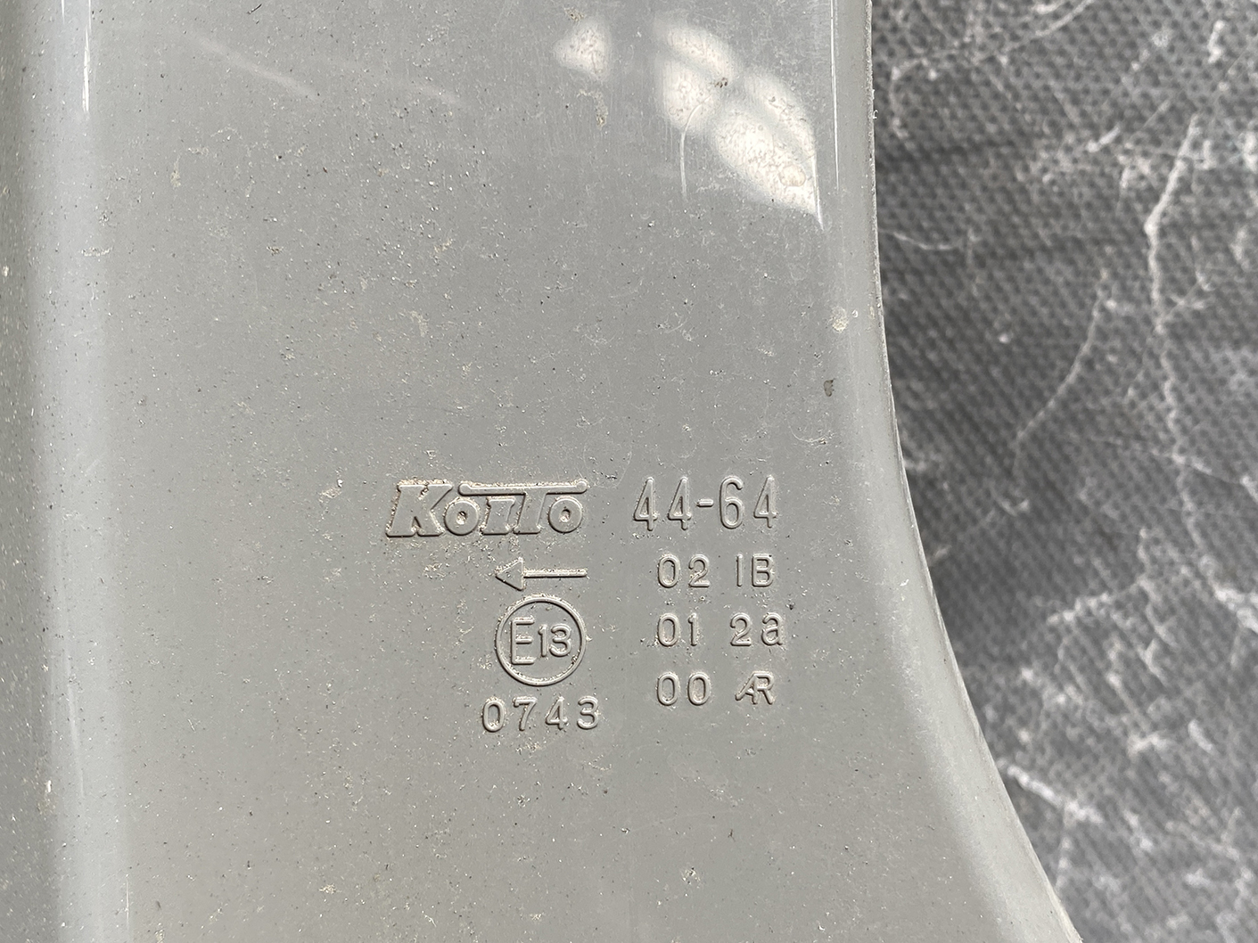 TOYOTA ISIS ANM10 ZNM10 ANM15 Taillight KOITO 44-64 Left Side x1 - Image 6