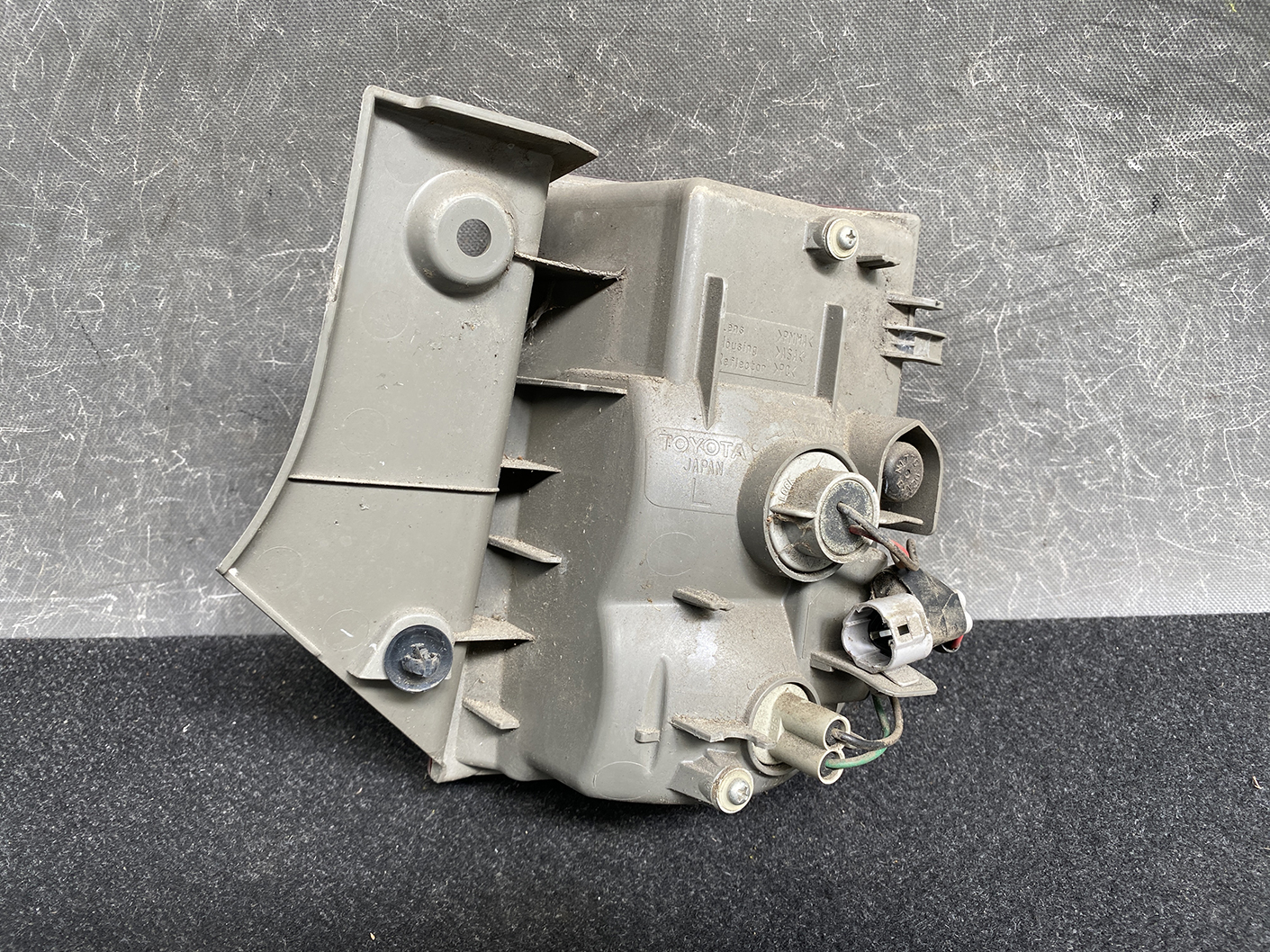 TOYOTA ISIS ANM10 ZNM10 ANM15 Taillight KOITO 44-64 Left Side x1 - Image 5