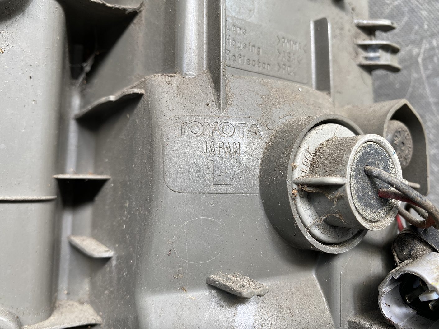 TOYOTA ISIS ANM10 ZNM10 ANM15 Taillight KOITO 44-64 Left Side x1 - Image 7