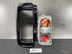 NISSAN ELGRAND E51 Genuine Taillight  ICHIKOH D005  Left Side x1