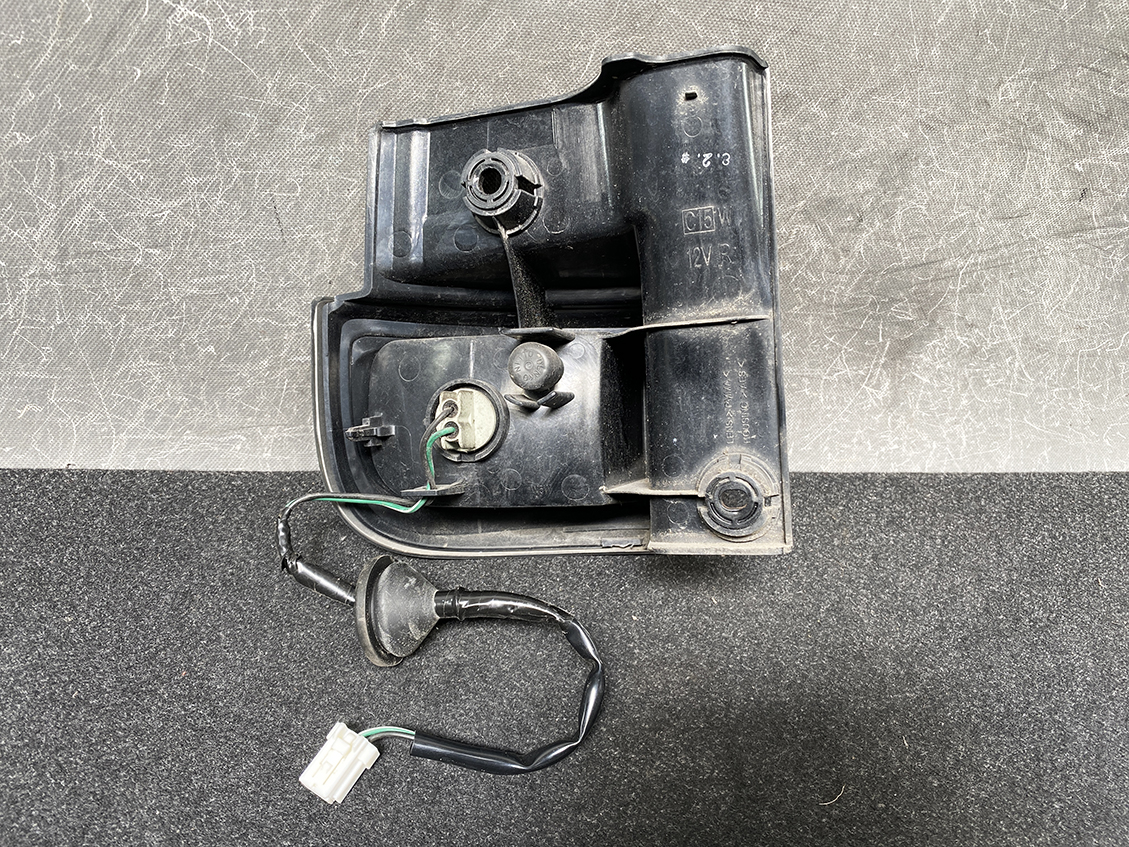 NISSAN ELGRAND E51 Taillight ICHIKOH D006 Right Side x1 - Image 4