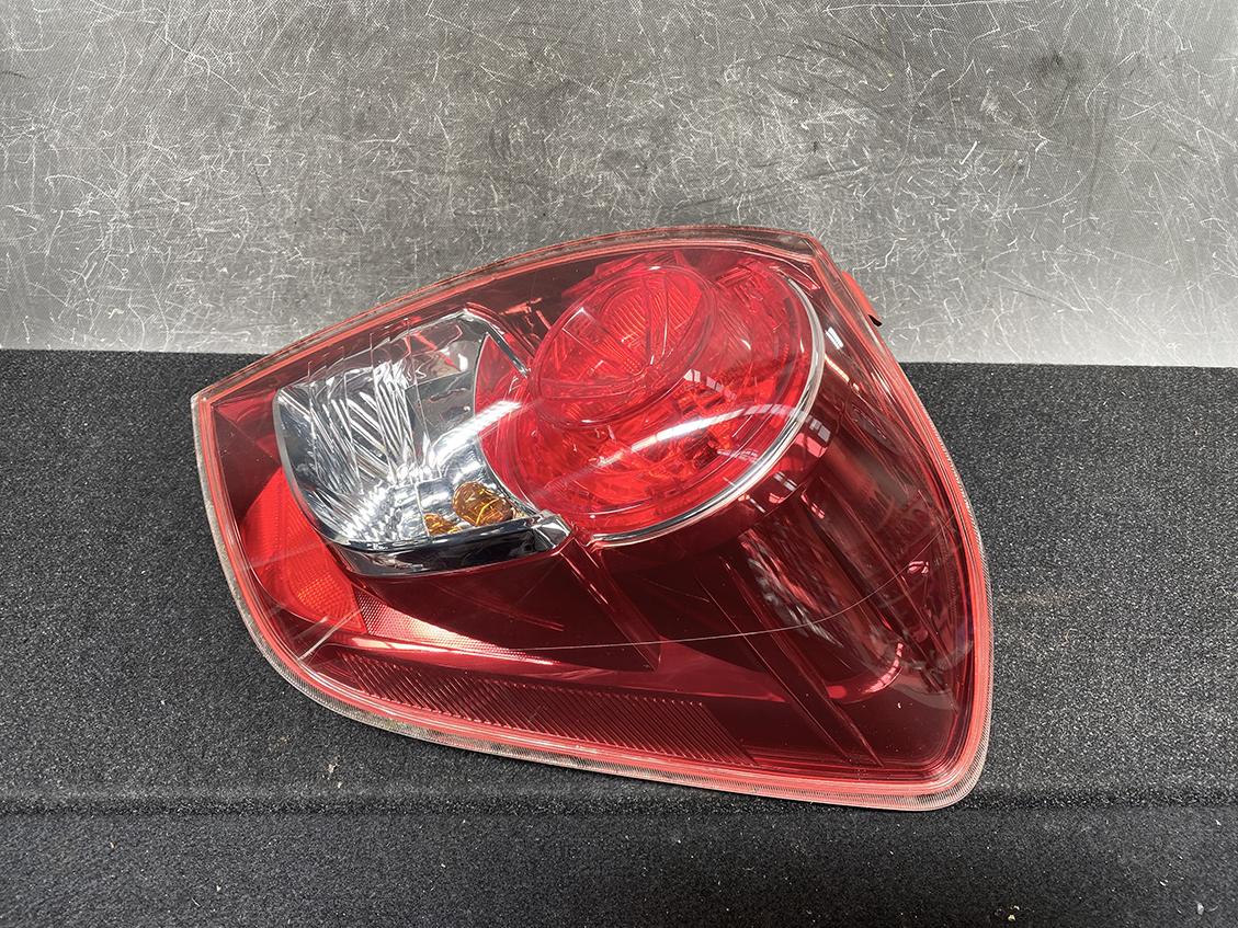 TOYOTA RACTIS NCP100 Genuine Taillight KOITO 52-192 Right Side x1 - Image 2