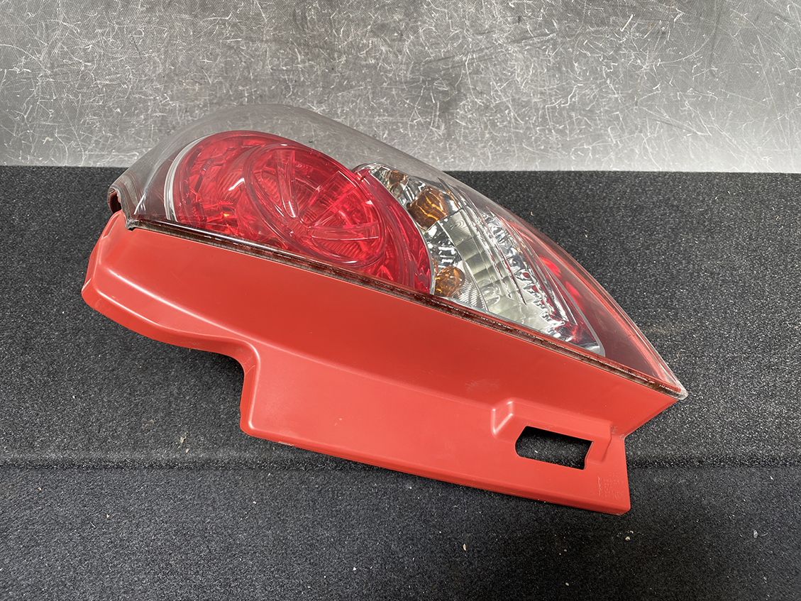 TOYOTA RACTIS NCP100 Genuine Taillight KOITO 52-192 Right Side x1 - Image 3