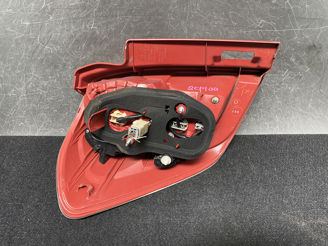 TOYOTA RACTIS NCP100 Genuine Taillight KOITO 52-192 Right Side x1 - Image 4
