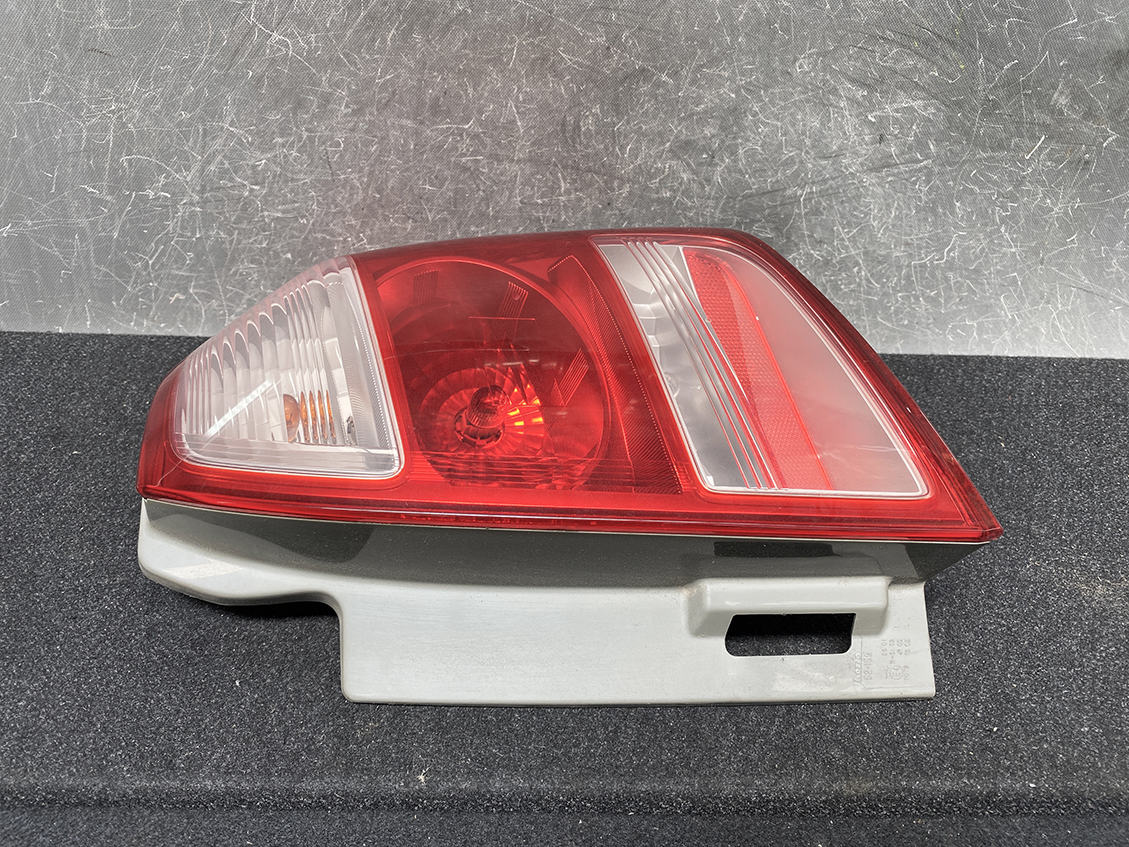 TOYOTA RACTIS SCP100 NCP100 Taillight KOITO 52-159 Right Side x1 - Image 3