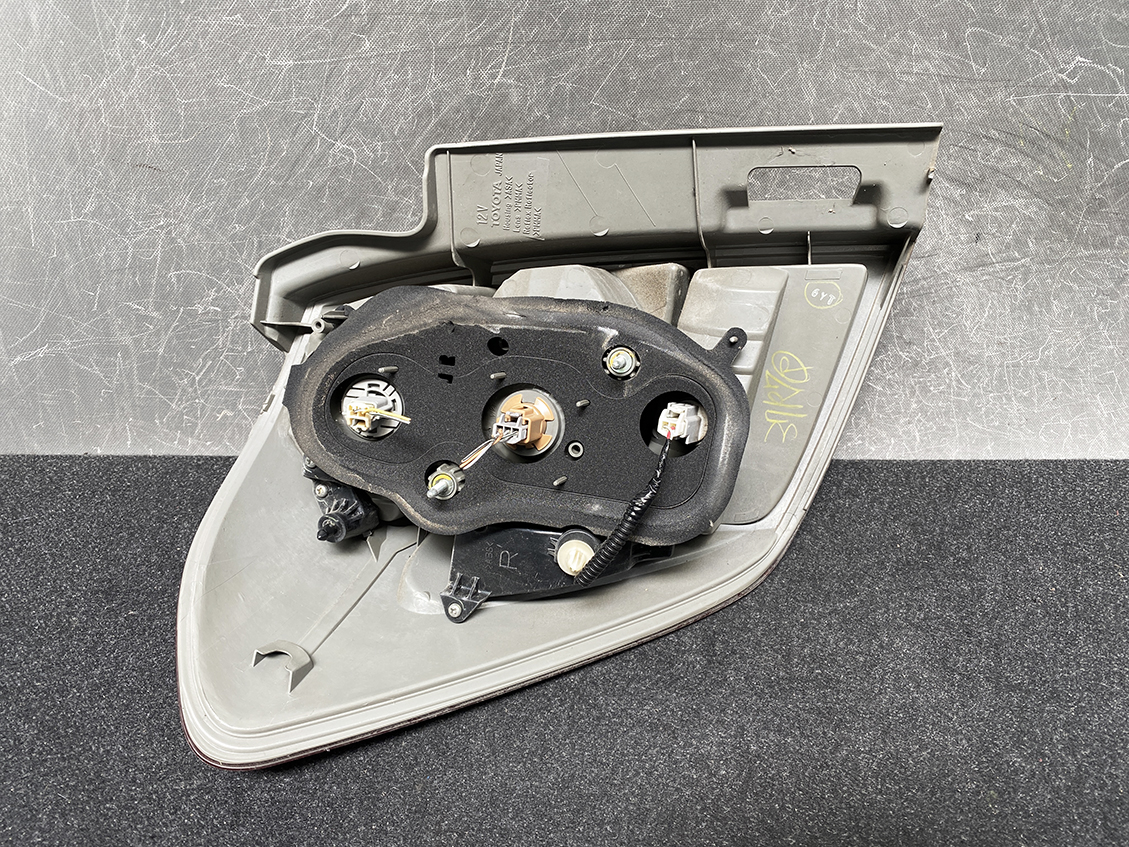 TOYOTA RACTIS SCP100 NCP100 Taillight KOITO 52-159 Right Side x1 - Image 4