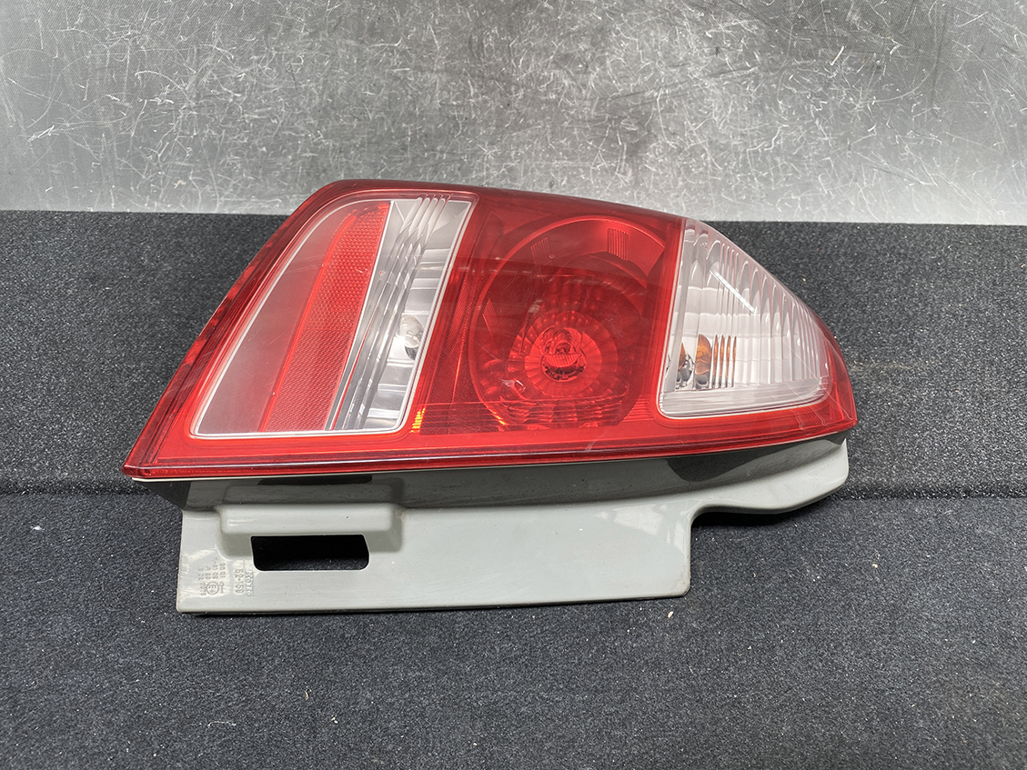 TOYOTA RACTIS SCP100 NCP100 Taillight KOITO 52-159 Left Side x1 - Image 3