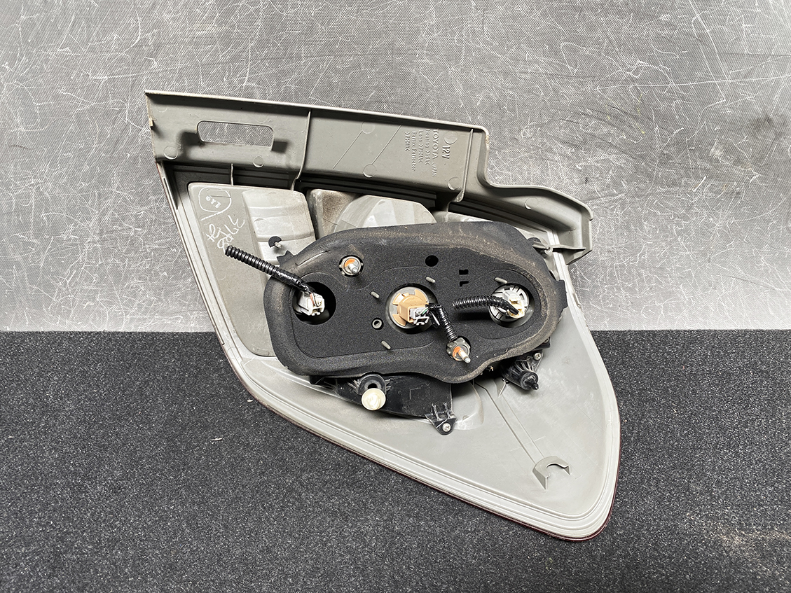 TOYOTA RACTIS SCP100 NCP100 Taillight KOITO 52-159 Left Side x1 - Image 4