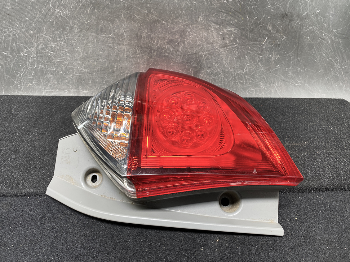TOYOTA RACTIS NCP120 NSP122 NSP120 Taillight 52-226 Right Side x1 - Image 3