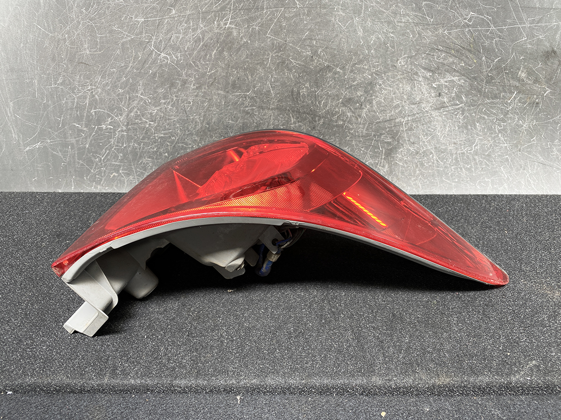 TOYOTA RACTIS NCP120 NSP122 NSP120 Taillight 52-226 Right Side x1 - Image 5