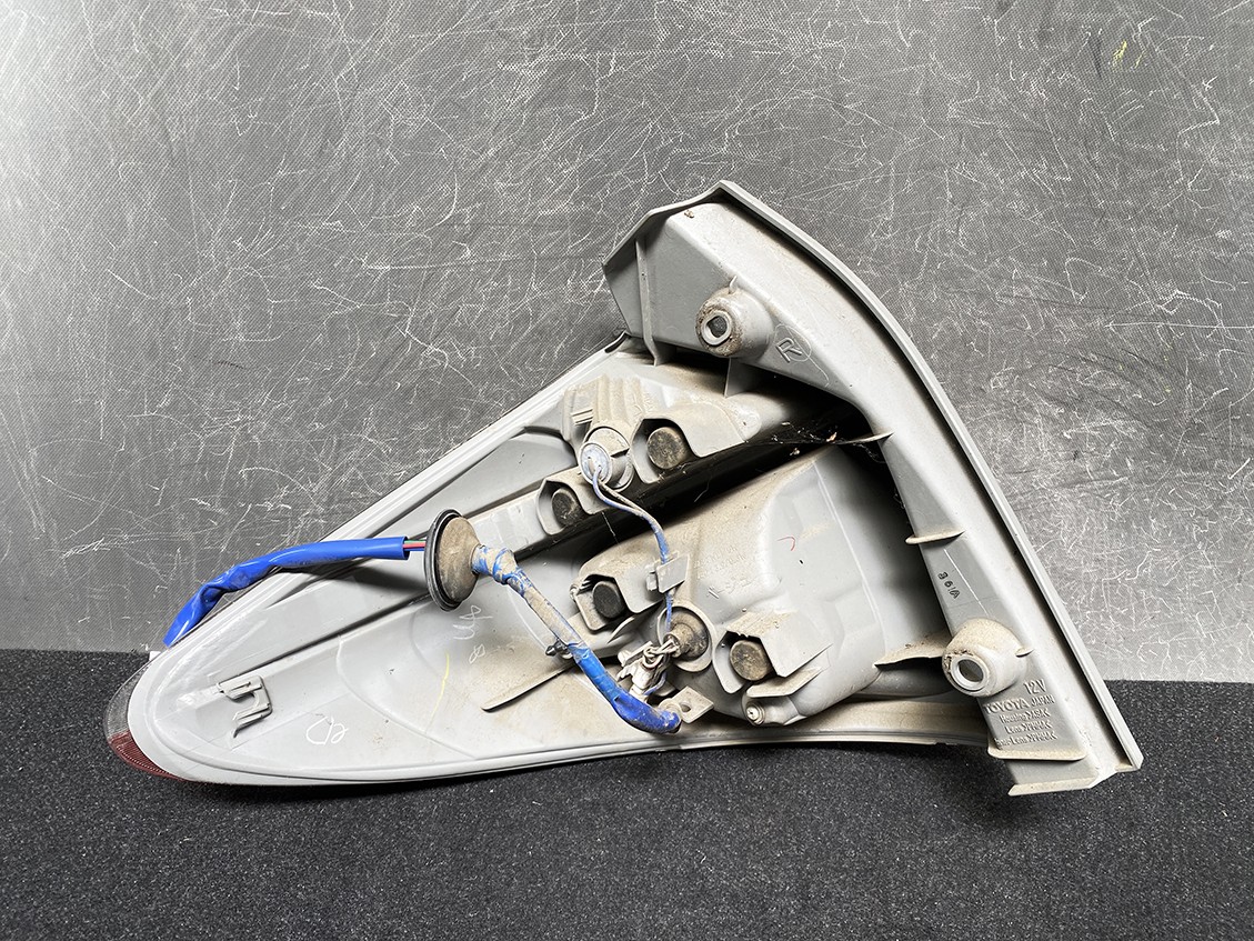 TOYOTA RACTIS NCP120 NSP122 NSP120 Taillight 52-226 Right Side x1 - Image 6