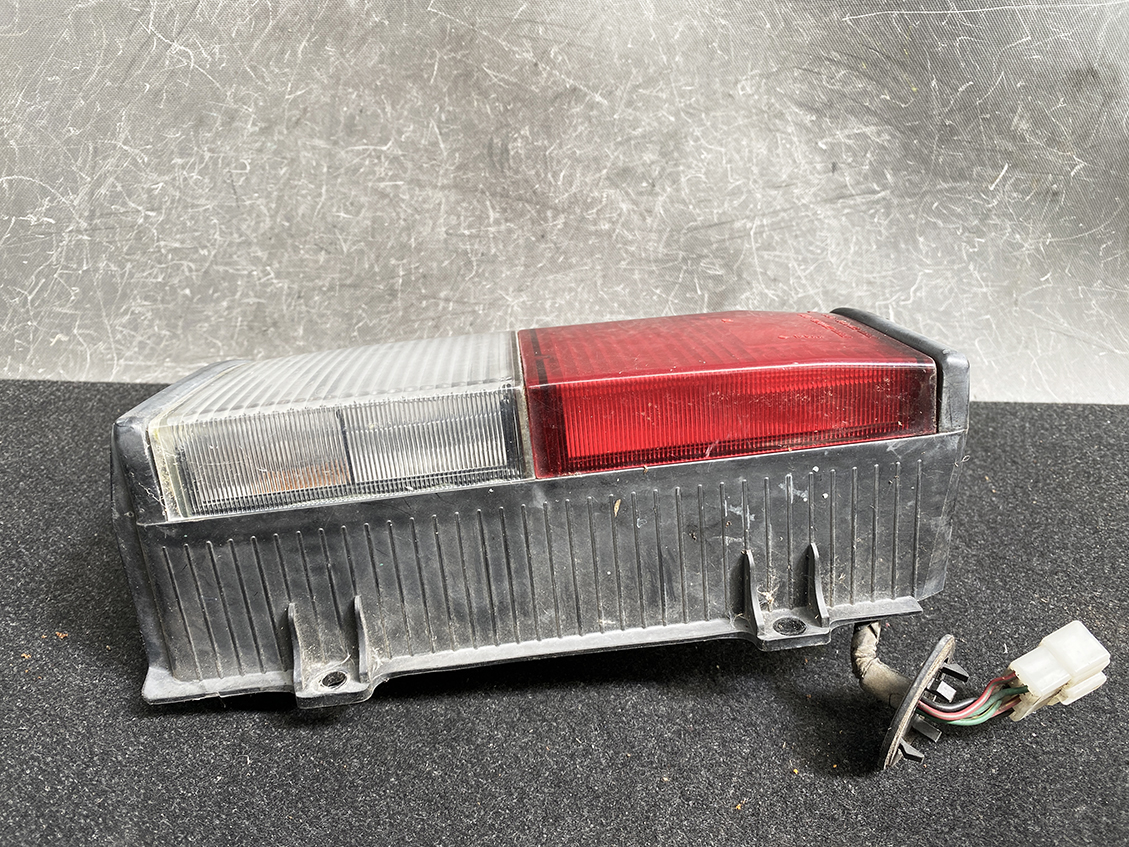 MAZDA Bongo Vanette DELICA SK SE S21 Taillight 220-61471 220-61871 Right Side x1 - Image 3