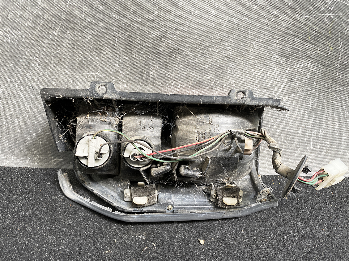 MAZDA Bongo Vanette DELICA SK SE S21 Taillight 220-61471 220-61871 Right Side x1 - Image 5