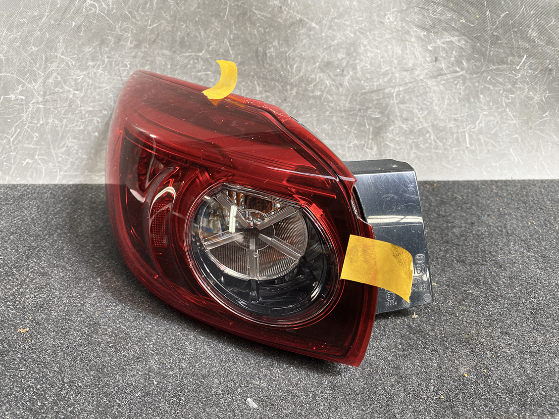MAZDA AXELA MAZDA3 BM5FS Taillight 220-41981 Left Side x1 *DAMAGED* - Image 2
