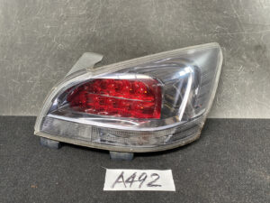 TOYOTA MARK X ZIO GGA10 ANA10 ANA15 Taillight 72-4 Right Side x1 *DAMAGED*