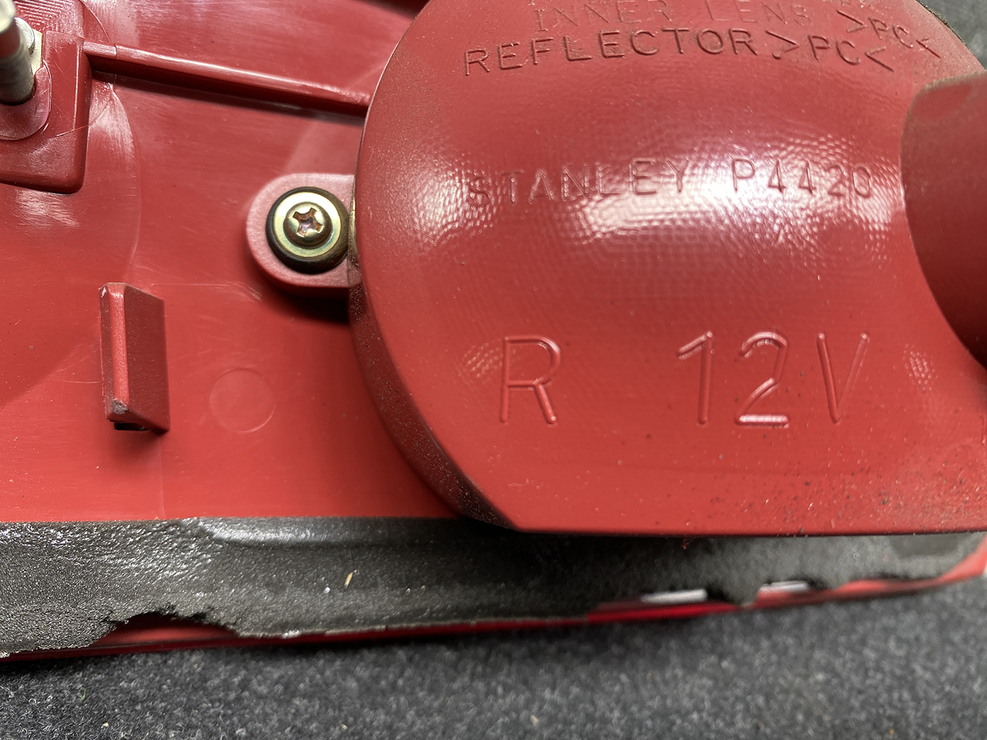 MAZDA 2 DEMIO DY3W DY5W Taillight STANLEY P4420 Right Side x1 *DAMAGED* - Image 3