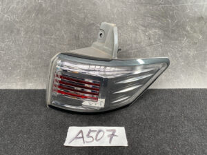 NISSAN ELGRAND E52 Genuine Taillight STANLEY P8503  Right Side x1