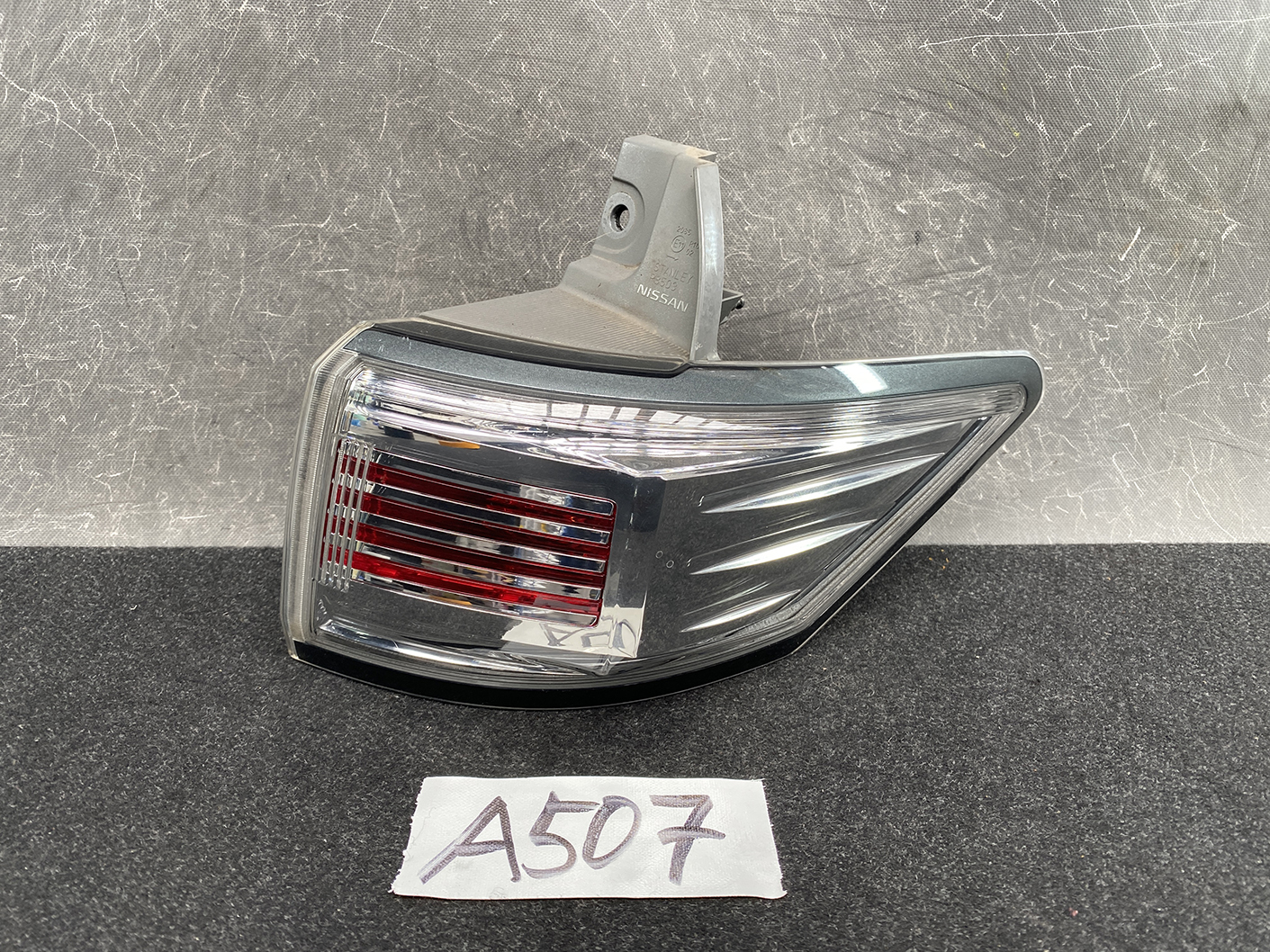 NISSAN ELGRAND E52 Genuine Taillight STANLEY P8503 Right Side x1