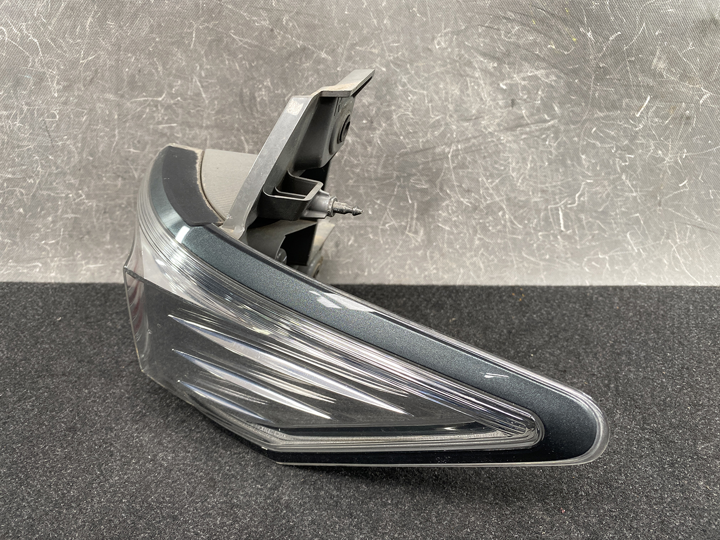 NISSAN ELGRAND E52 Genuine Taillight STANLEY P8503 Right Side x1 - Image 2