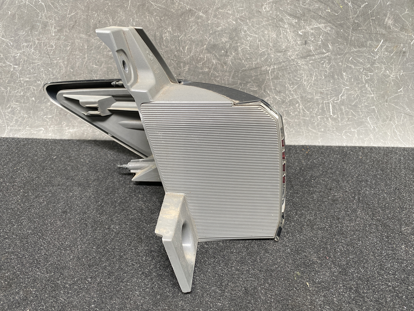 NISSAN ELGRAND E52 Genuine Taillight STANLEY P8503 Right Side x1 - Image 3